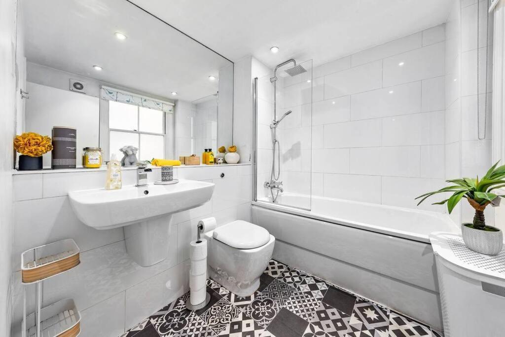 3 Bedroom Apartment In Haymarket Central London Sleep 10 Hy2 Экстерьер фото